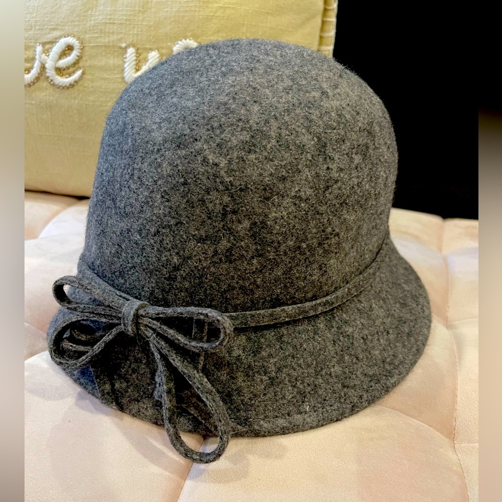 Grey fall hat
